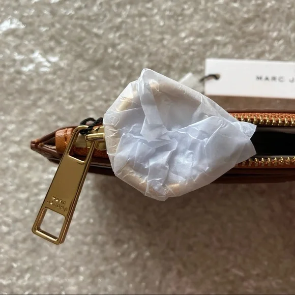 Marc Jacobs Leather Zip Top Wallet in Smoked Almond Size 3.5” L x 5” W x .5” D - Picture 12 of 13